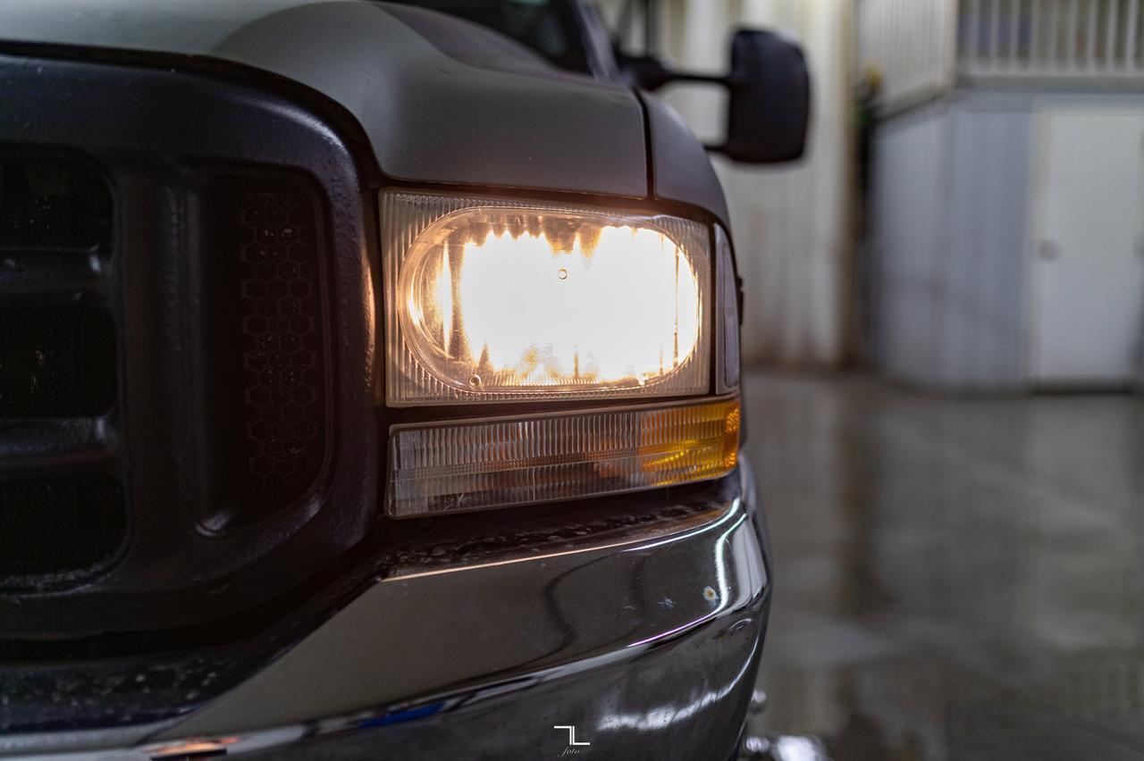 2004 Ford F-350 4x4 Crew Cab XLT Deck Dually Red Deer AB