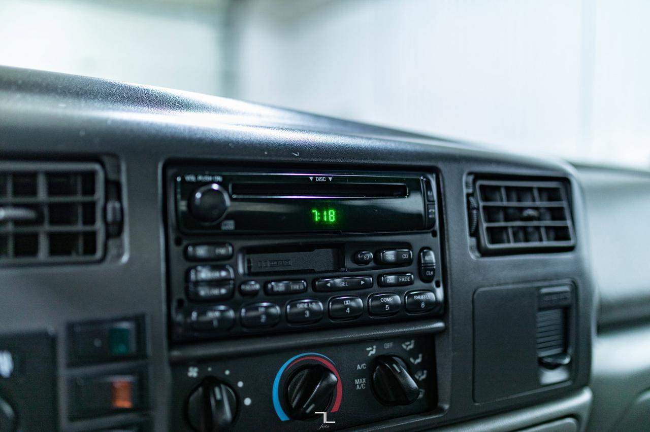 2004 Ford F-350 4x4 Crew Cab XLT Deck Dually Red Deer AB