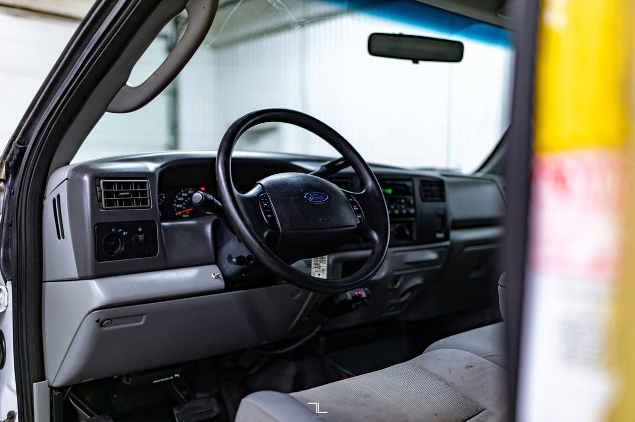 2004 Ford F-350 4x4 Crew Cab XLT Deck Dually Red Deer AB