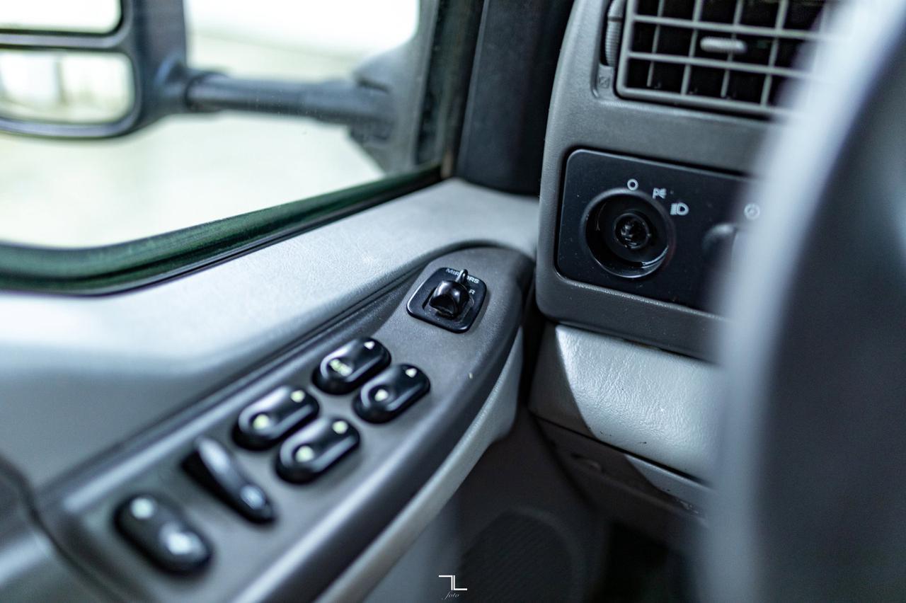 2004 Ford F-350 4x4 Crew Cab XLT Deck Dually Red Deer AB