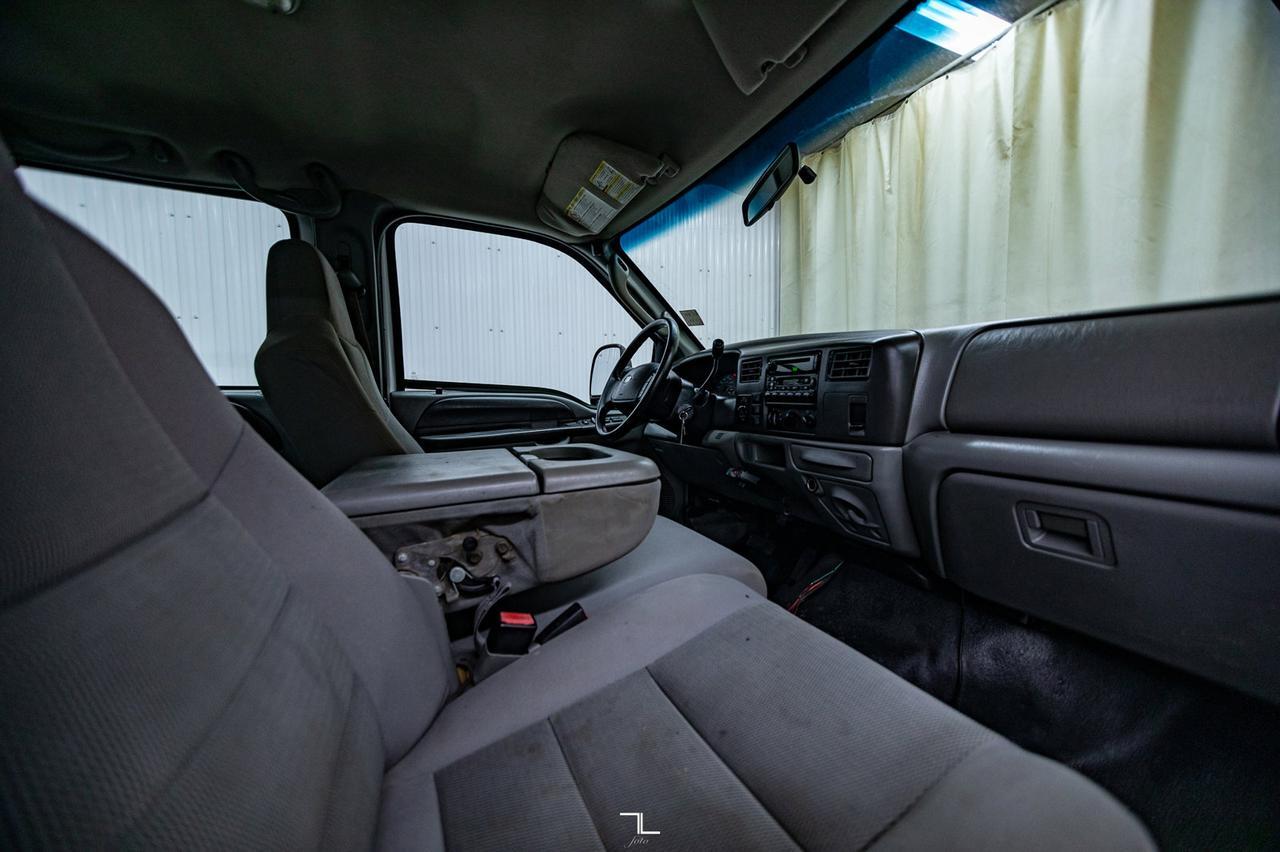 2004 Ford F-350 4x4 Crew Cab XLT Deck Dually Red Deer AB