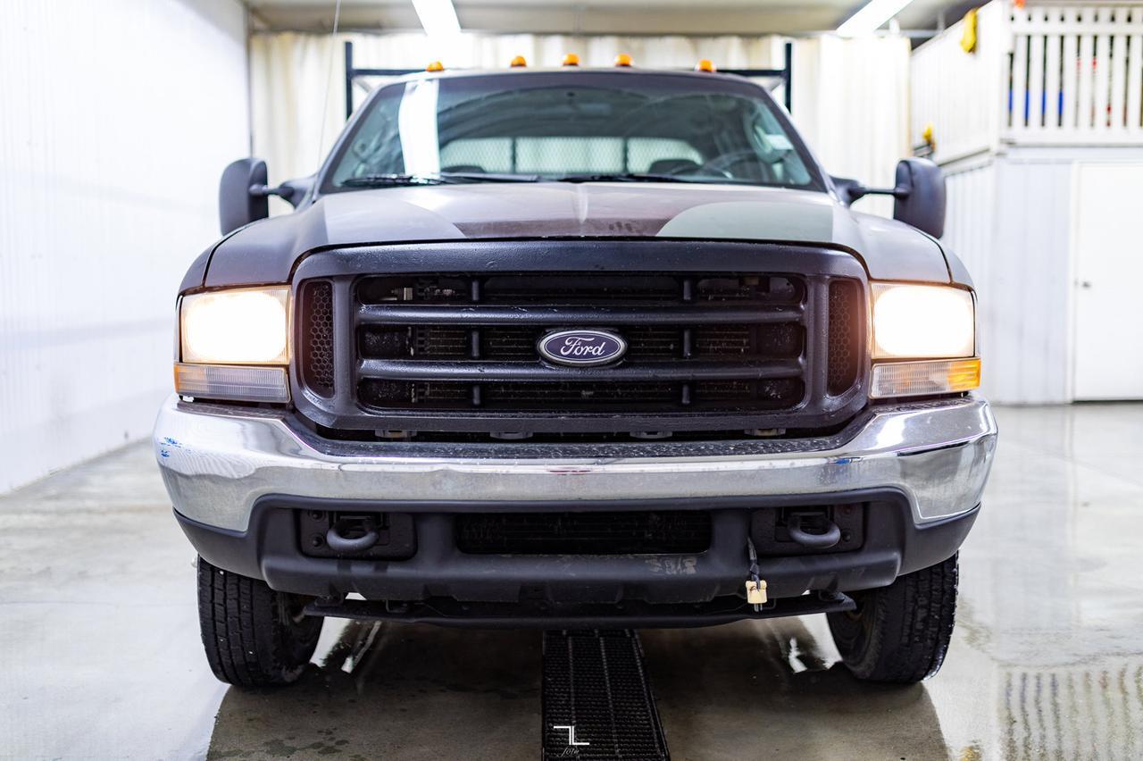 2004 Ford F-350 4x4 Crew Cab XLT Deck Dually Red Deer AB