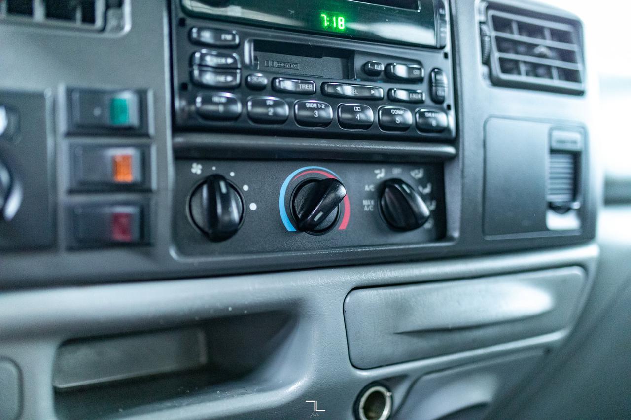 2004 Ford F-350 4x4 Crew Cab XLT Deck Dually Red Deer AB