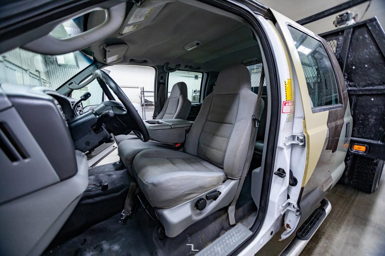 2004 Ford F-350 4x4 Crew Cab XLT Deck Dually Red Deer AB