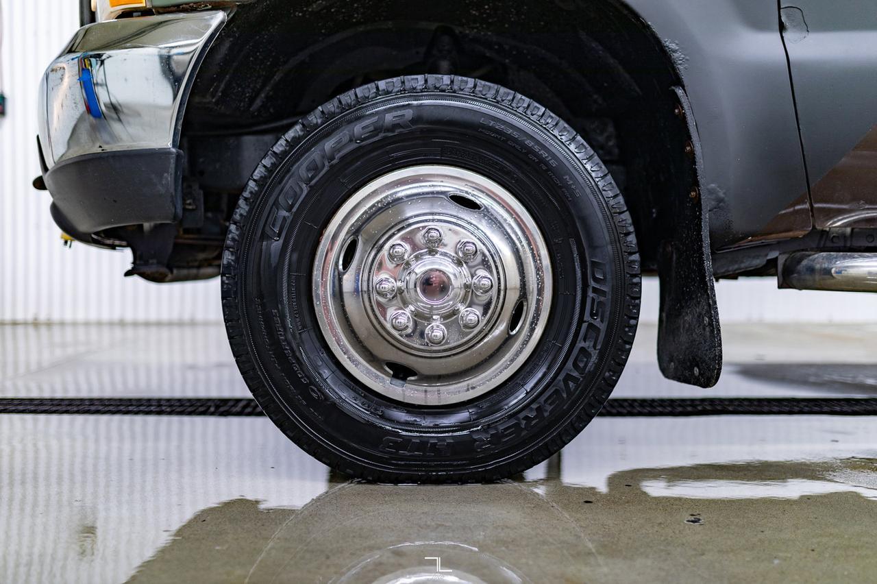 2004 Ford F-350 4x4 Crew Cab XLT Deck Dually Red Deer AB