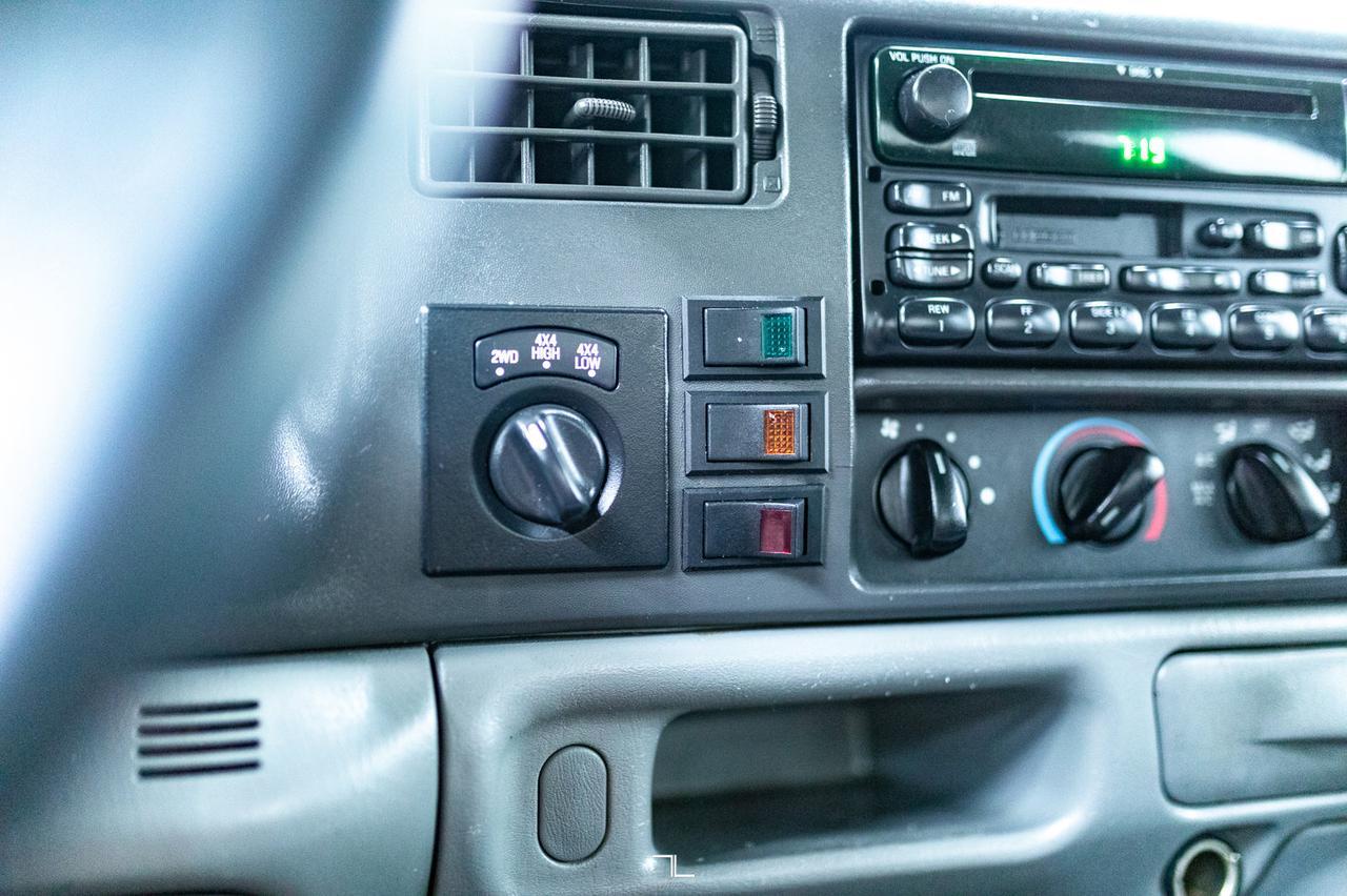 2004 Ford F-350 4x4 Crew Cab XLT Deck Dually Red Deer AB