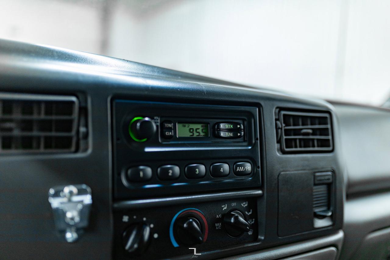 2004 Ford F-350 4x4 Crew Cab XLT Service Red Deer AB