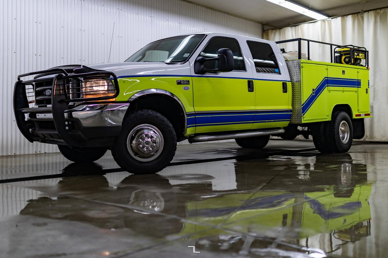 2004 Ford F-350 4x4 Crew Cab XLT Service Red Deer AB