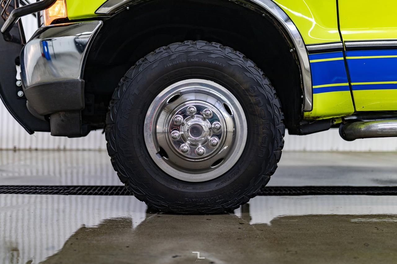 2004 Ford F-350 4x4 Crew Cab XLT Service Red Deer AB