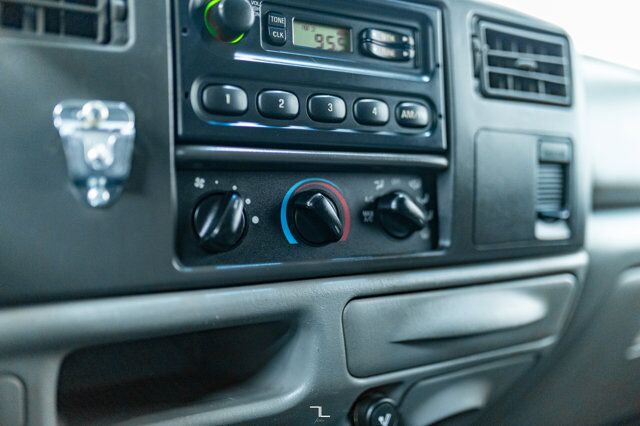 2004 Ford F-350 4x4 Crew Cab XLT Service Red Deer AB