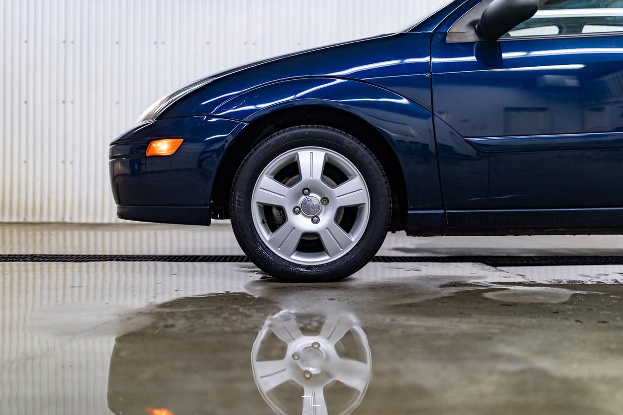 2004 Ford Focus ZTS Sedan Roof Red Deer AB