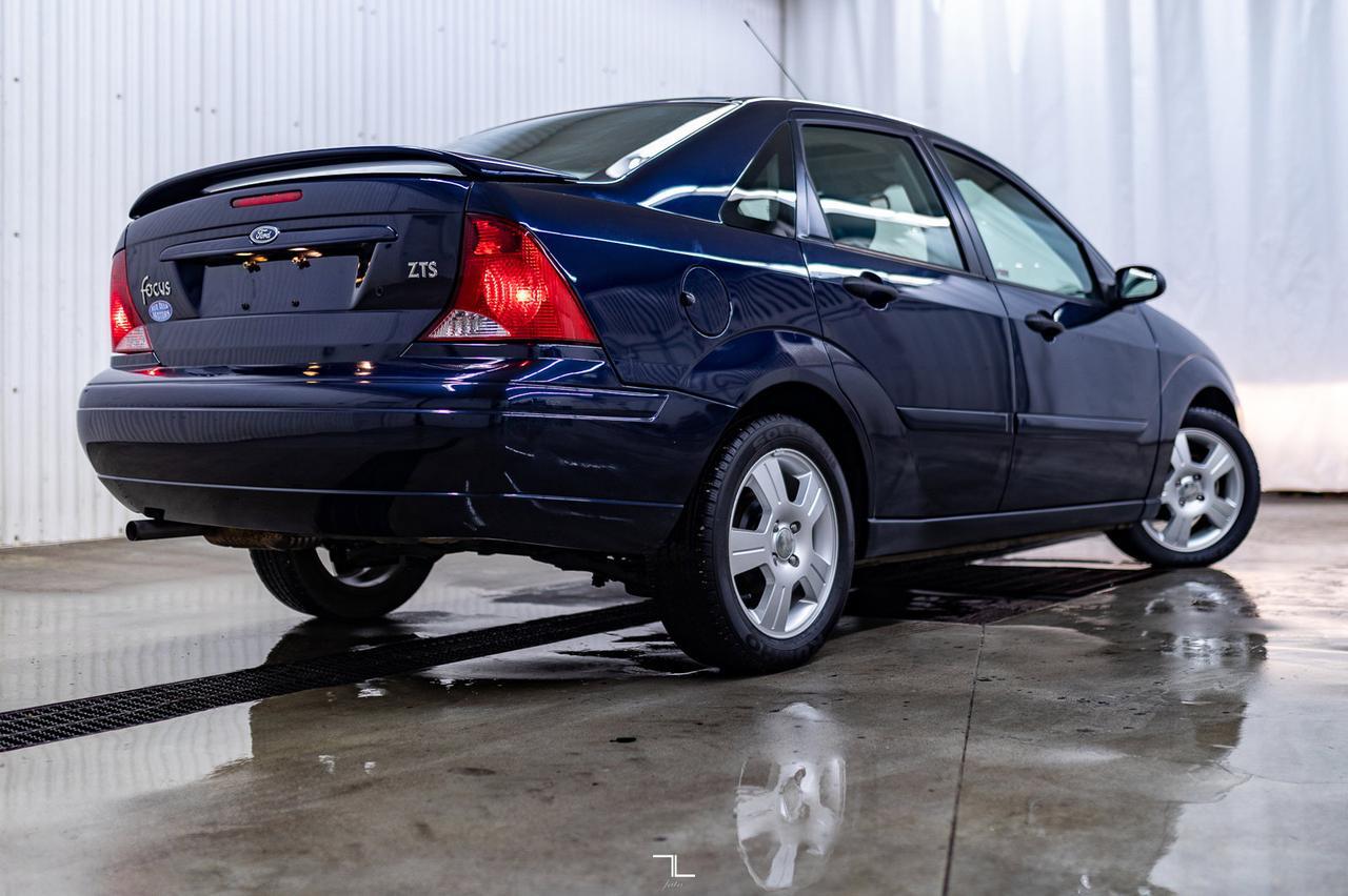 2004 Ford Focus ZTS Sedan Roof Red Deer AB