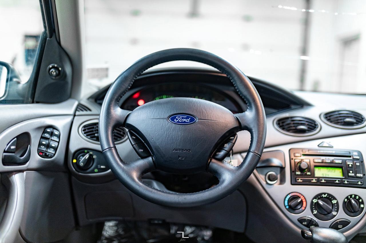 2004 Ford Focus ZTS Sedan Roof Red Deer AB