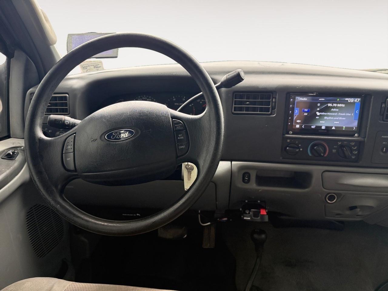 2004 Ford Super Duty F-250 XLT, BACKUP CAMERA, STEERING WHEEL CONTROLS, TAILGATE STEP, RUNNING BOARDS, TOW PACKAGE, POWER MIRRORS, ALL WEATHER FLOOR MATS, AUX, ADJUSTABLE PETALS, OLD BUT COULD BE NEW TO YOU!