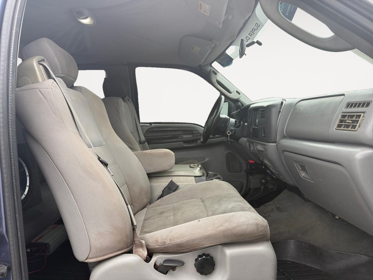 2004 Ford Super Duty F-250 XLT, BACKUP CAMERA, STEERING WHEEL CONTROLS, TAILGATE STEP, RUNNING BOARDS, TOW PACKAGE, POWER MIRRORS, ALL WEATHER FLOOR MATS, AUX, ADJUSTABLE PETALS, OLD BUT COULD BE NEW TO YOU! Norfolk VA