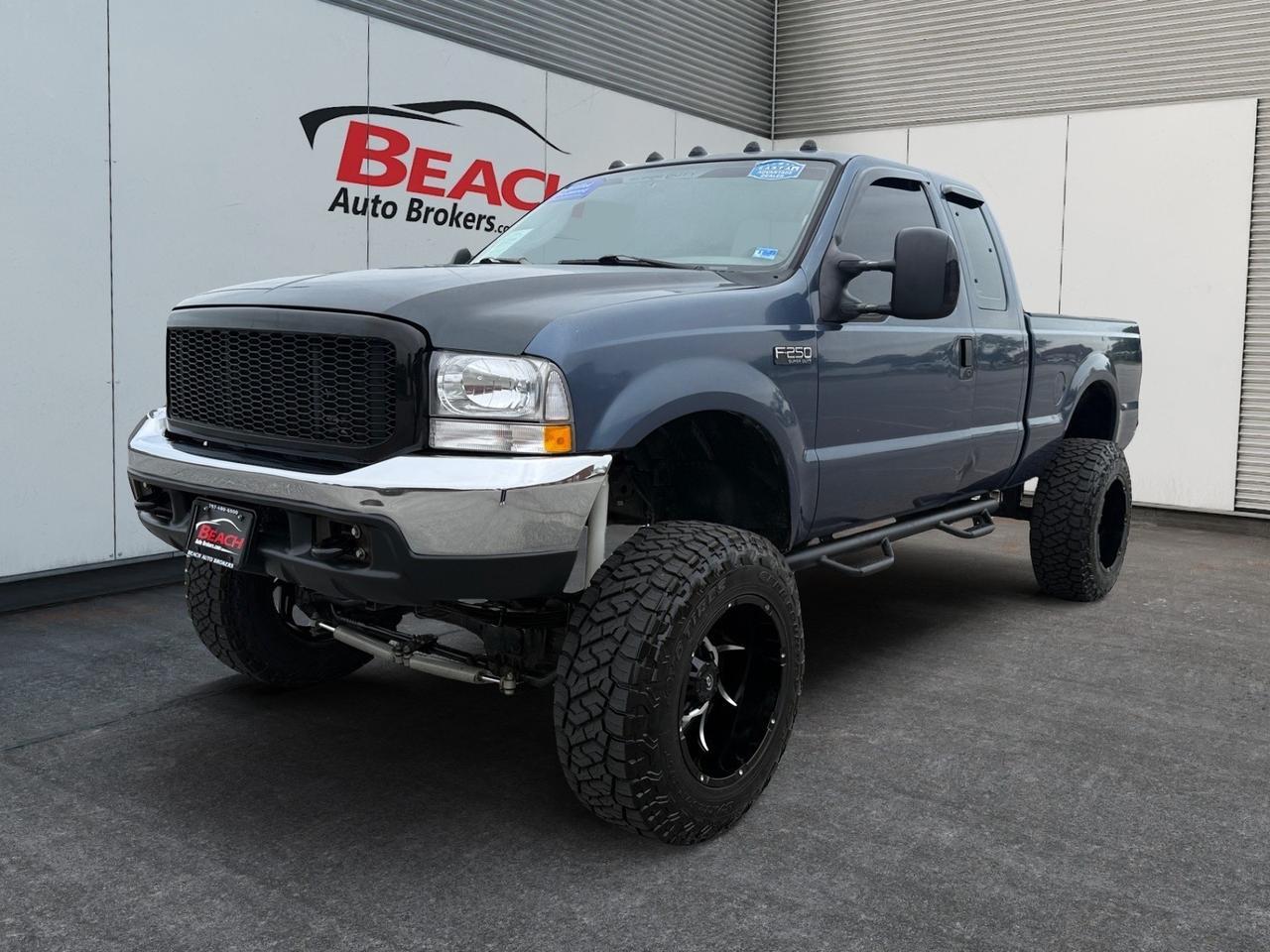 2004 Ford Super Duty F-250 XLT, BACKUP CAMERA, STEERING WHEEL CONTROLS, TAILGATE STEP, RUNNING BOARDS, TOW PACKAGE, POWER MIRRORS, ALL WEATHER FLOOR MATS, AUX, ADJUSTABLE PETALS, OLD BUT COULD BE NEW TO YOU!