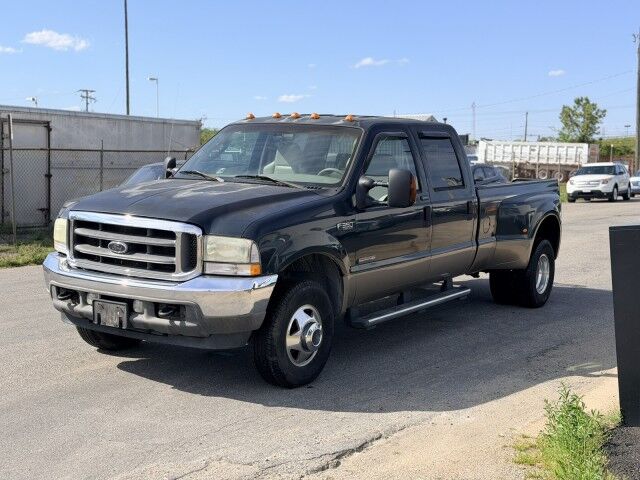 2004 Ford Super Duty F-350 DRW Lariat