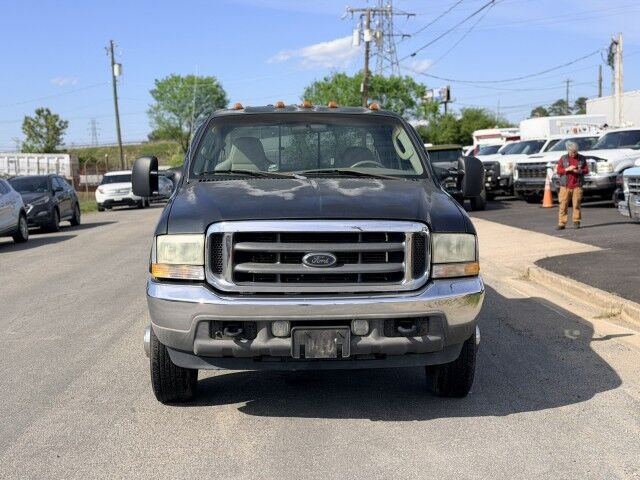 2004 Ford Super Duty F-350 DRW Lariat