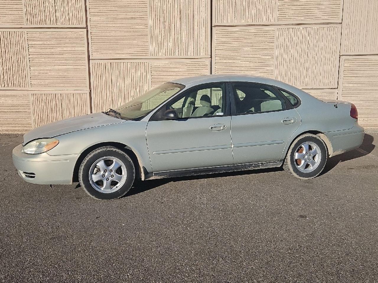 2004 Ford Taurus SE