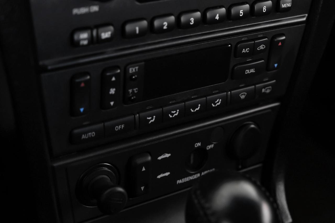 2004 Ford Thunderbird DELUXE AUTOMATIC LEATHER SEATS LEATHER STEERING WHEEL CRUISE CONTROL ALLOY Carrollton TX