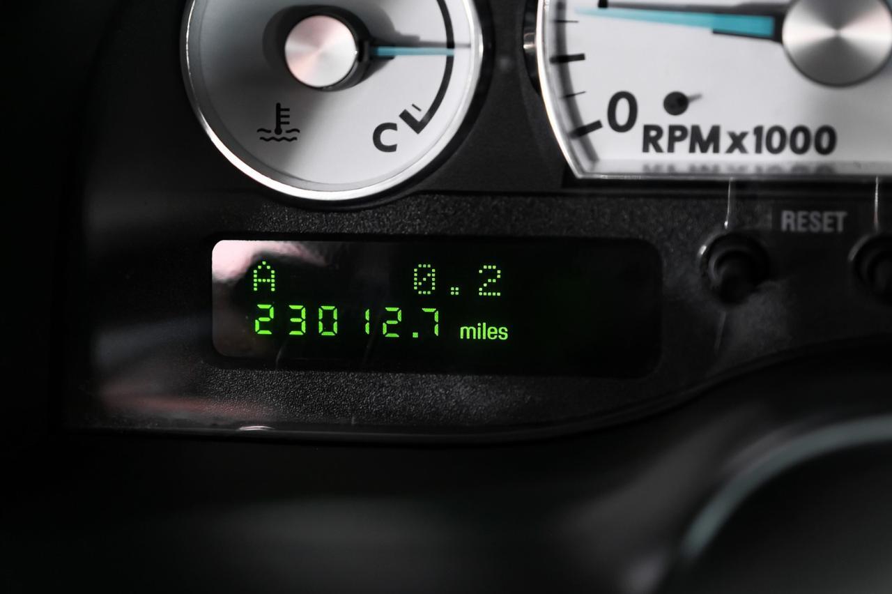 2004 Ford Thunderbird DELUXE AUTOMATIC LEATHER SEATS LEATHER STEERING WHEEL CRUISE CONTROL ALLOY Carrollton TX