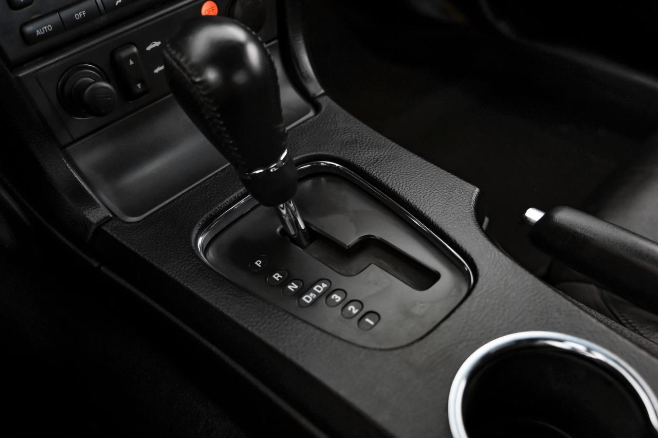 2004 Ford Thunderbird DELUXE AUTOMATIC LEATHER SEATS LEATHER STEERING WHEEL CRUISE CONTROL ALLOY Carrollton TX