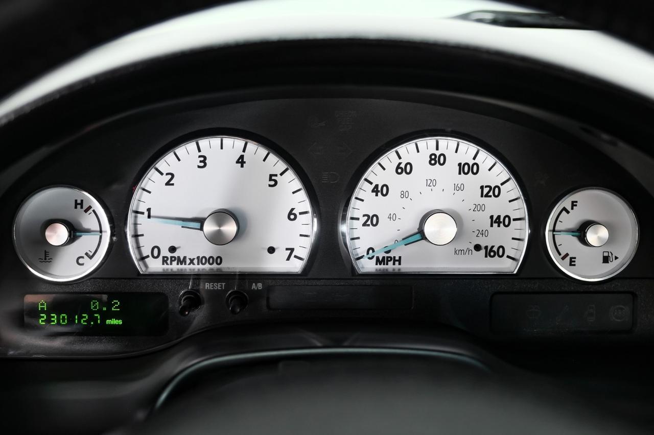 2004 Ford Thunderbird DELUXE AUTOMATIC LEATHER SEATS LEATHER STEERING WHEEL CRUISE CONTROL ALLOY Carrollton TX