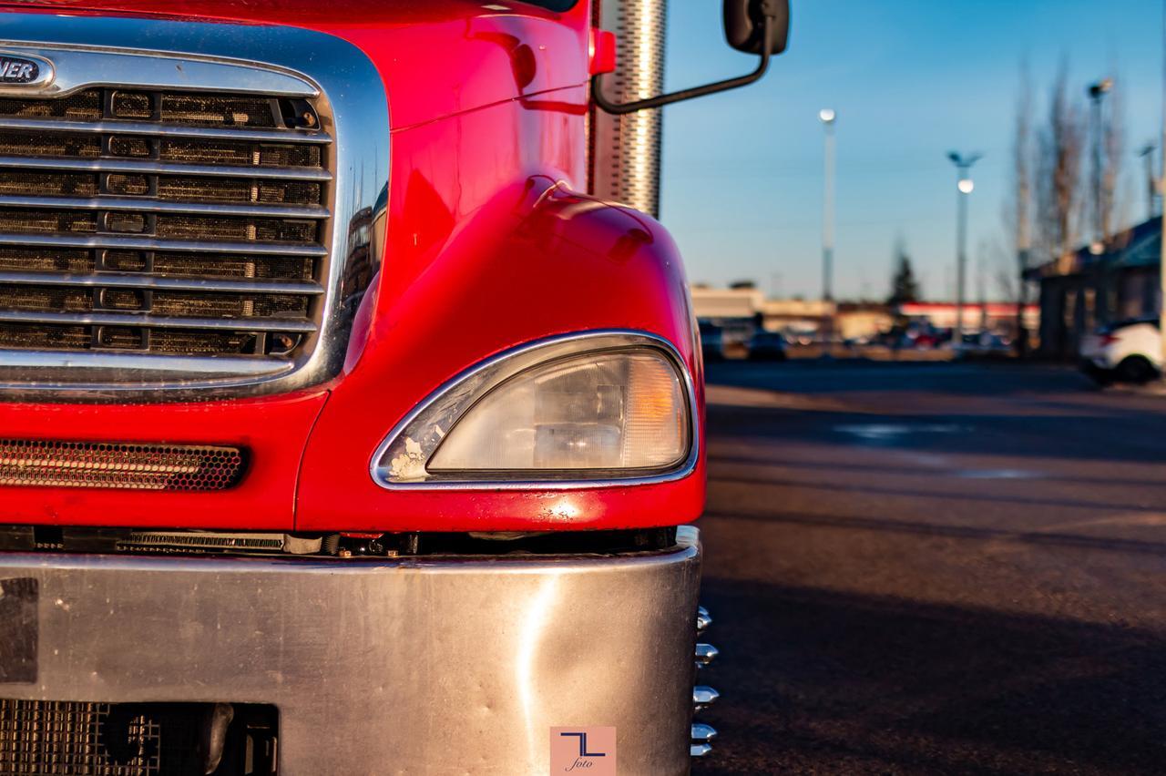 2004 Freightliner Columbia Tractor Sleeper Red Deer AB