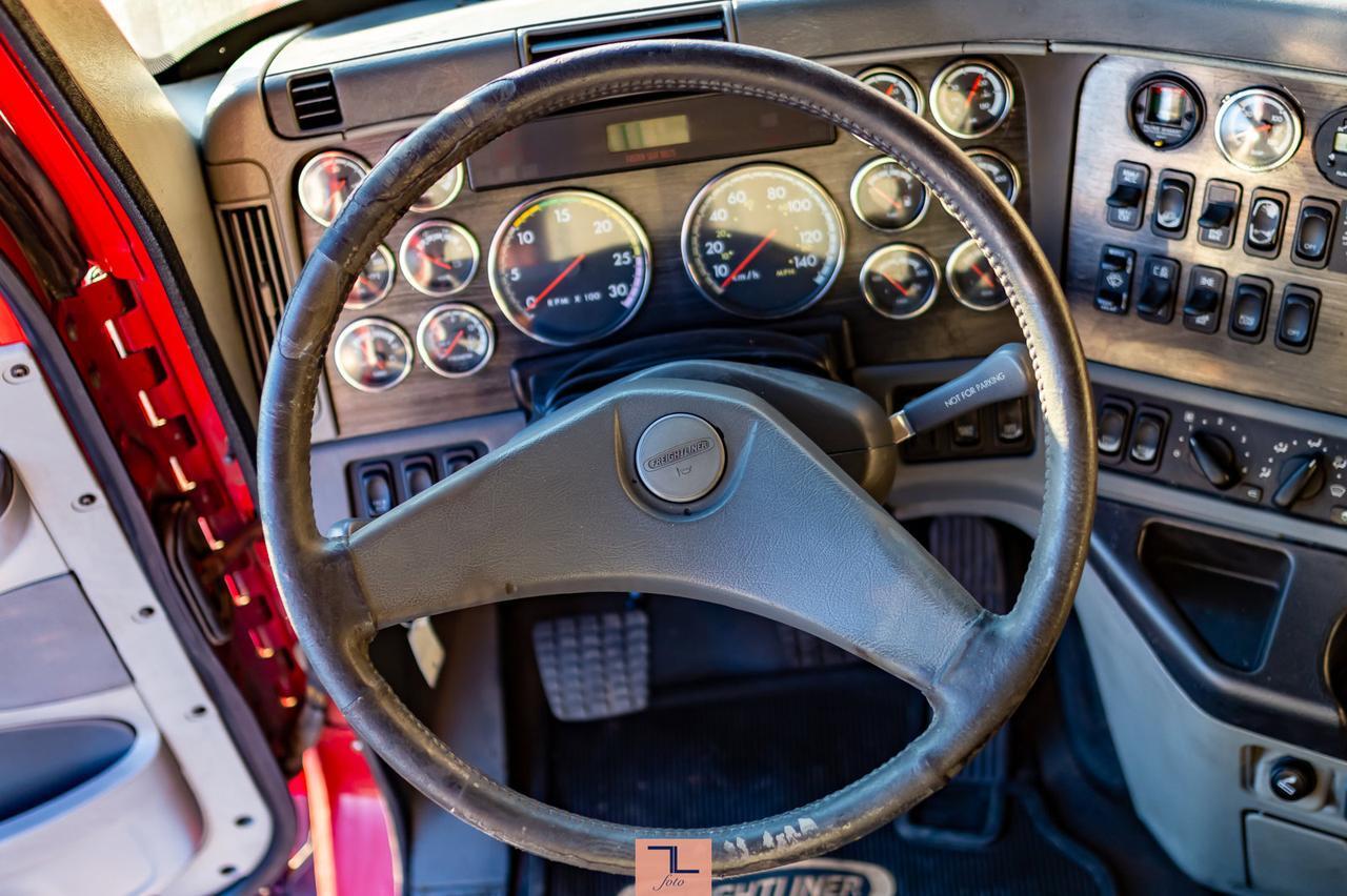 2004 Freightliner Columbia Tractor Sleeper Red Deer AB