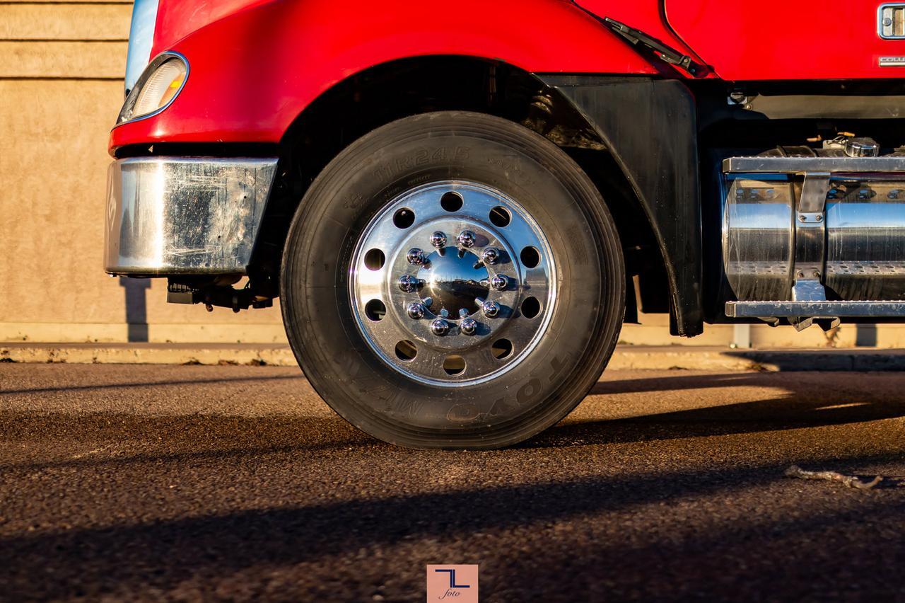 2004 Freightliner Columbia Tractor Sleeper Red Deer AB