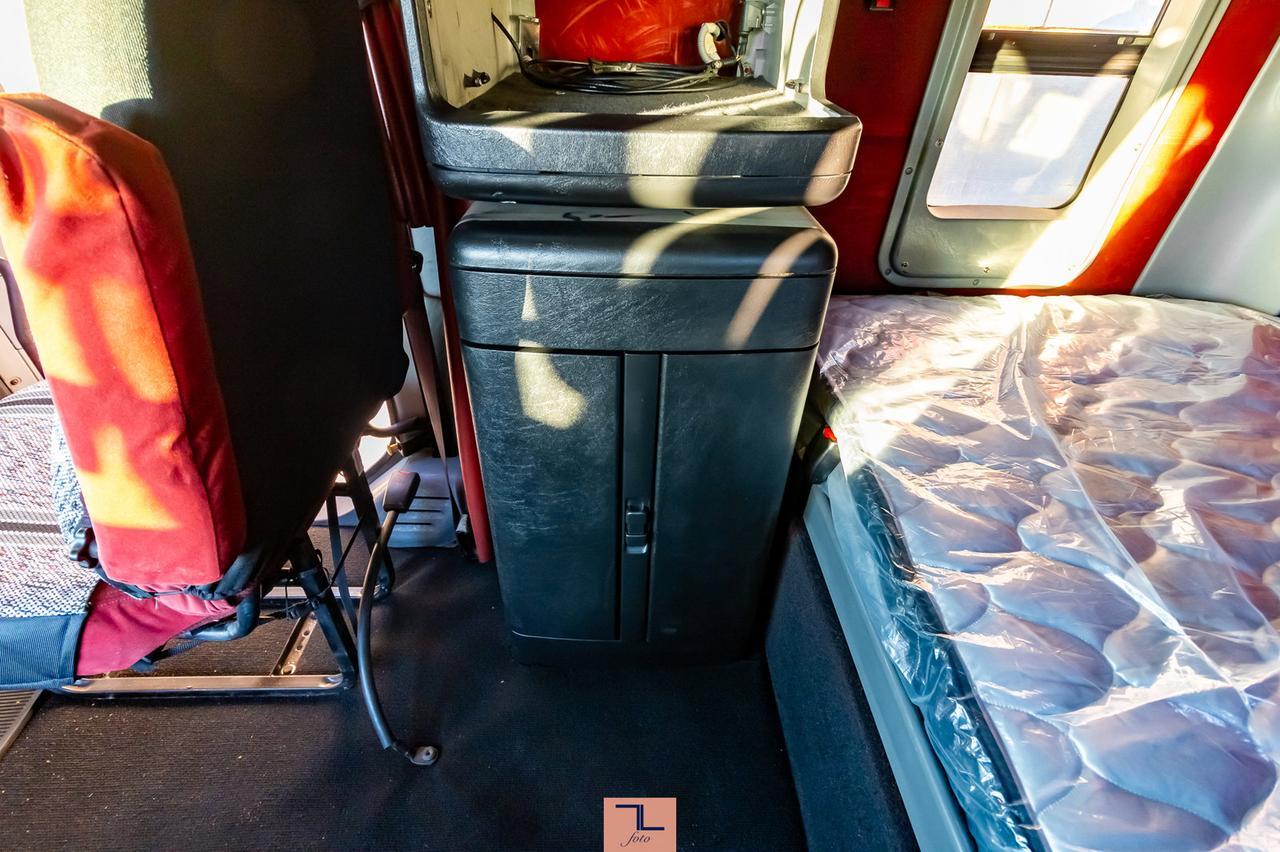 2004 Freightliner Columbia Tractor Sleeper Red Deer AB