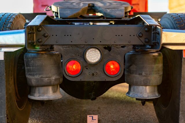 2004 Freightliner Columbia Tractor Sleeper Red Deer AB