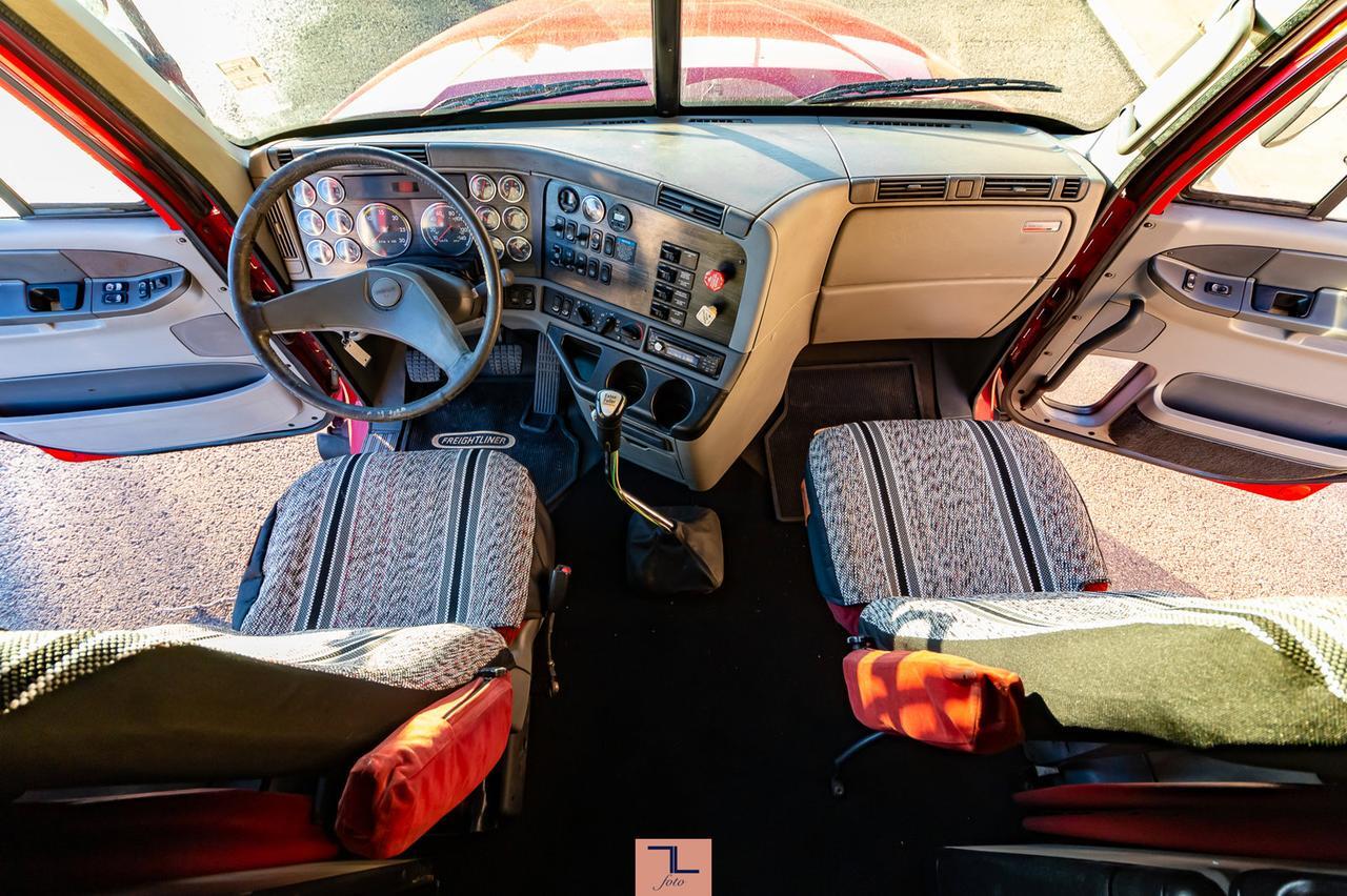 2004 Freightliner Columbia Tractor Sleeper Red Deer AB