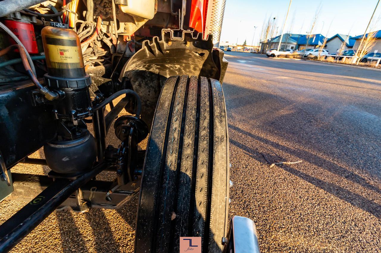 2004 Freightliner Columbia Tractor Sleeper Red Deer AB