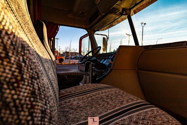 2004 Freightliner Columbia Tractor Sleeper Red Deer AB