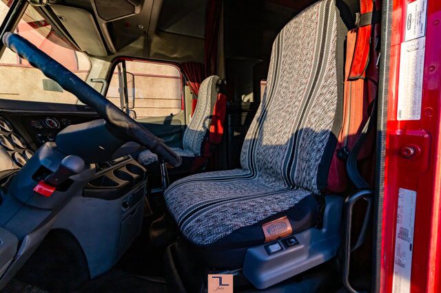 2004 Freightliner Columbia Tractor Sleeper Red Deer AB