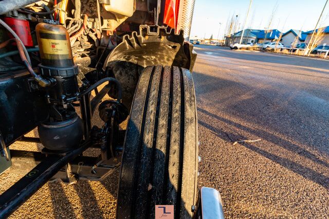 2004 Freightliner Columbia Tractor Sleeper Red Deer AB