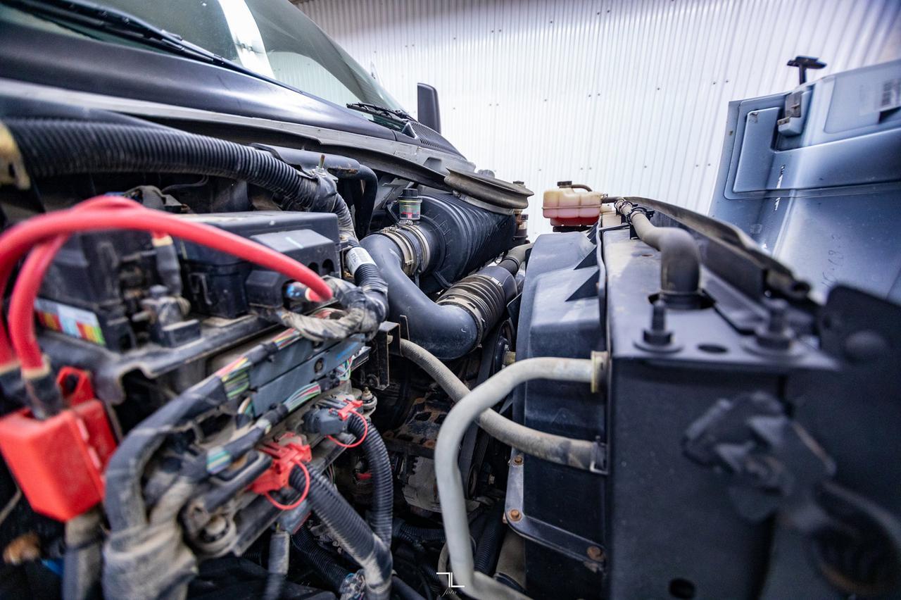 2004 GMC C7500 Topkick Reg Cab 12 Ft Dump Box Red Deer AB