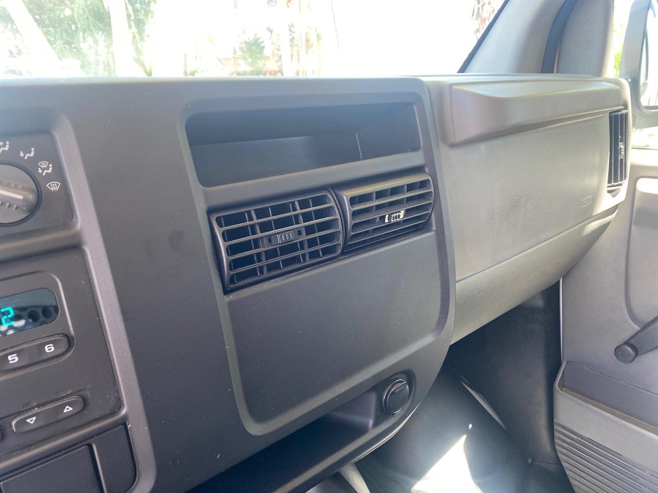 2004 GMC Savana Cargo Van 1 OWNER FL Pompano Beach FL