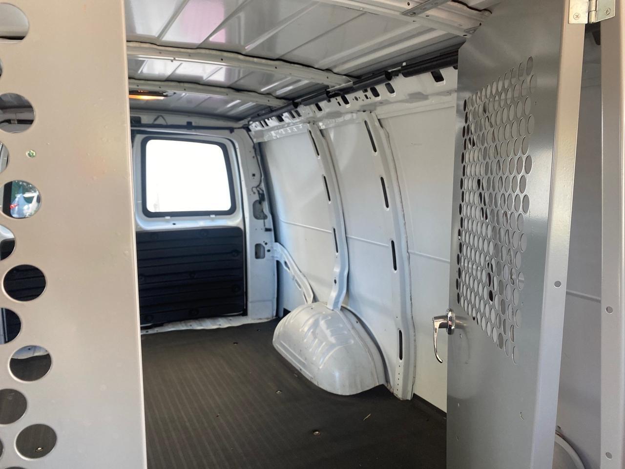 2004 GMC Savana Cargo Van 1 OWNER FL Pompano Beach FL