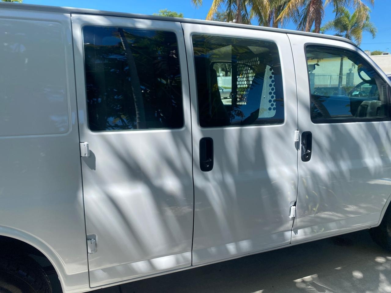 2004 GMC Savana Cargo Van 1 OWNER FL Pompano Beach FL