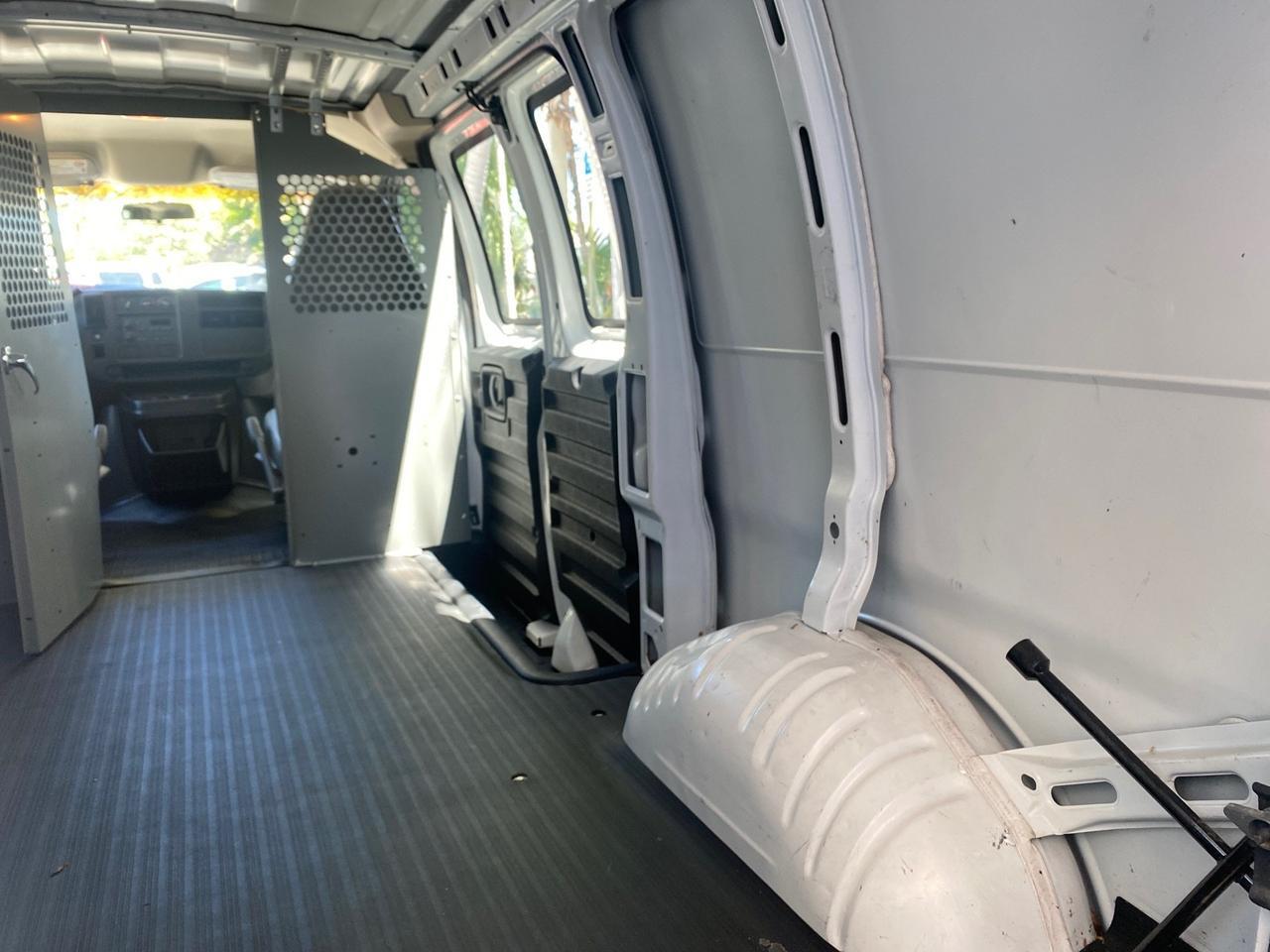 2004 GMC Savana Cargo Van 1 OWNER FL Pompano Beach FL