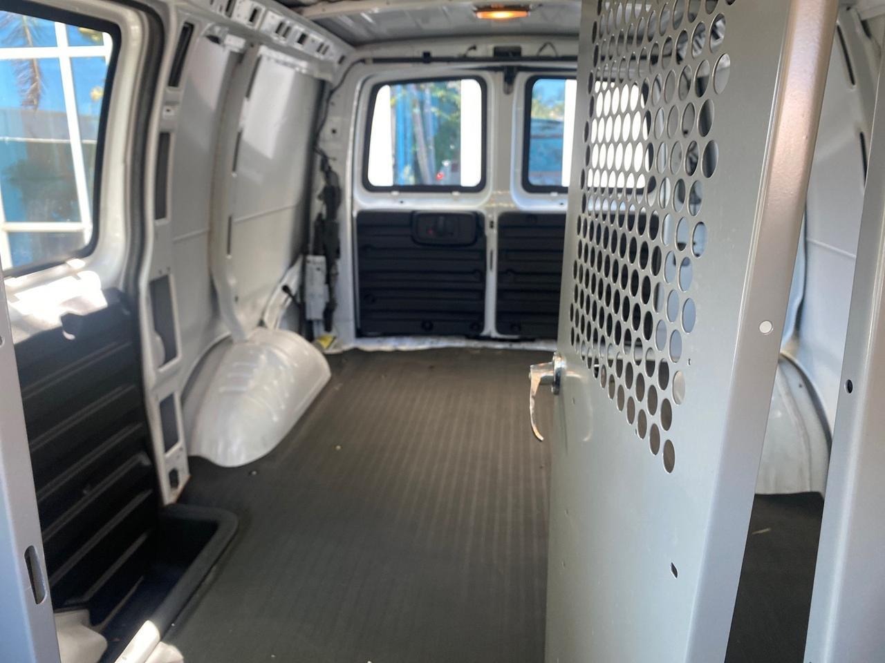 2004 GMC Savana Cargo Van 1 OWNER FL Pompano Beach FL