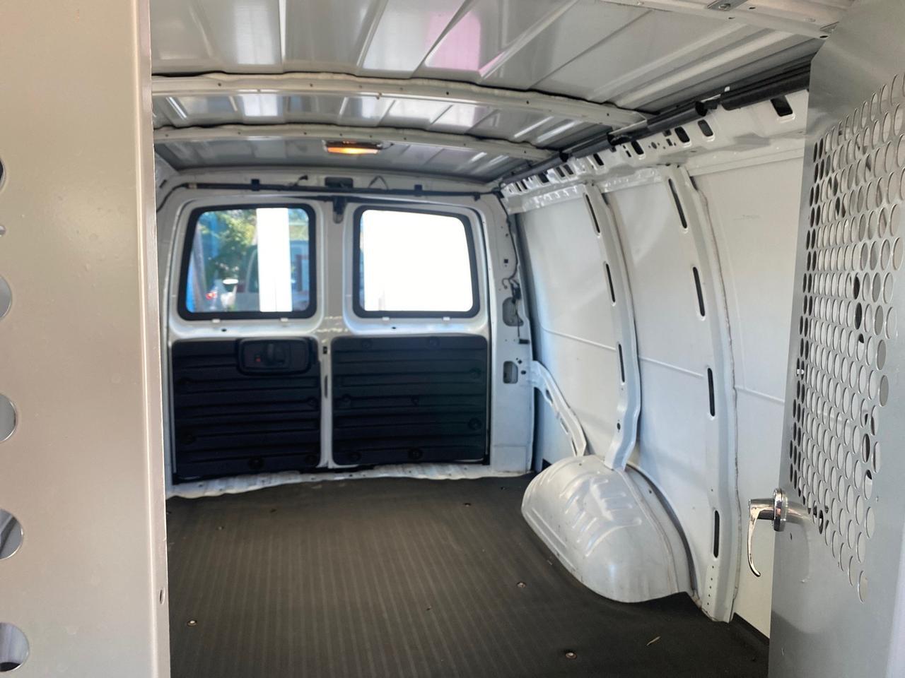 2004 GMC Savana Cargo Van 1 OWNER FL Pompano Beach FL