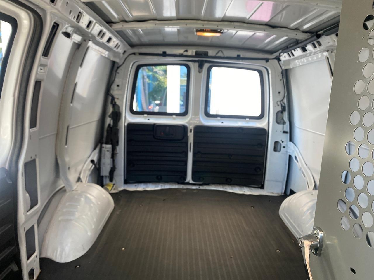 2004 GMC Savana Cargo Van 1 OWNER FL Pompano Beach FL