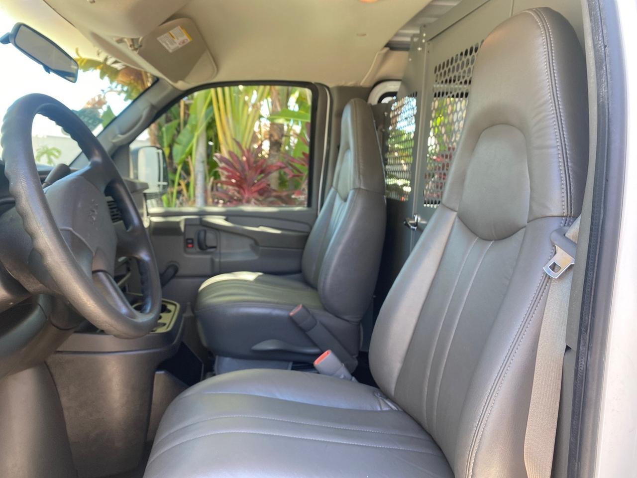 2004 GMC Savana Cargo Van 1 OWNER FL Pompano Beach FL