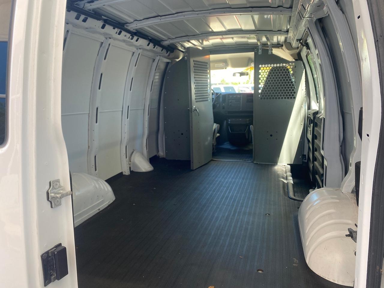 2004 GMC Savana Cargo Van 1 OWNER FL Pompano Beach FL