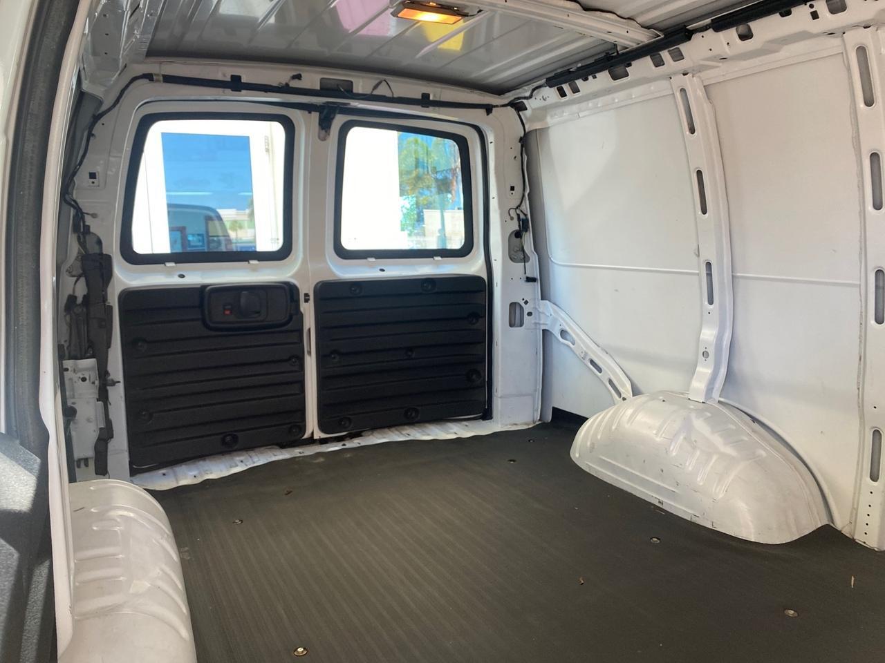 2004 GMC Savana Cargo Van 1 OWNER FL Pompano Beach FL