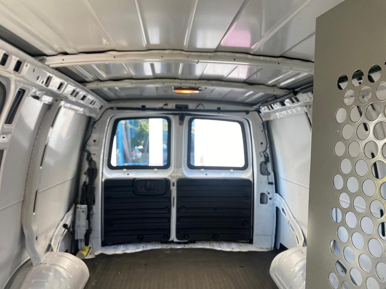 2004 GMC Savana Cargo Van 1 OWNER FL Pompano Beach FL