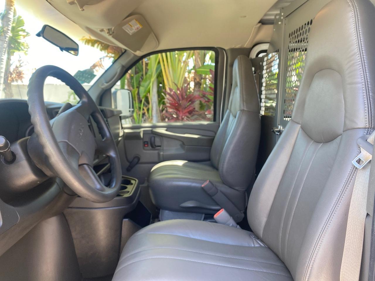 2004 GMC Savana Cargo Van 1 OWNER FL Pompano Beach FL